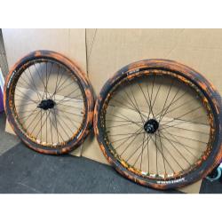 BLAD Orange Splatter 27.5&quot; Wheels and SNAKESKIN 2 Orange Tyres Set