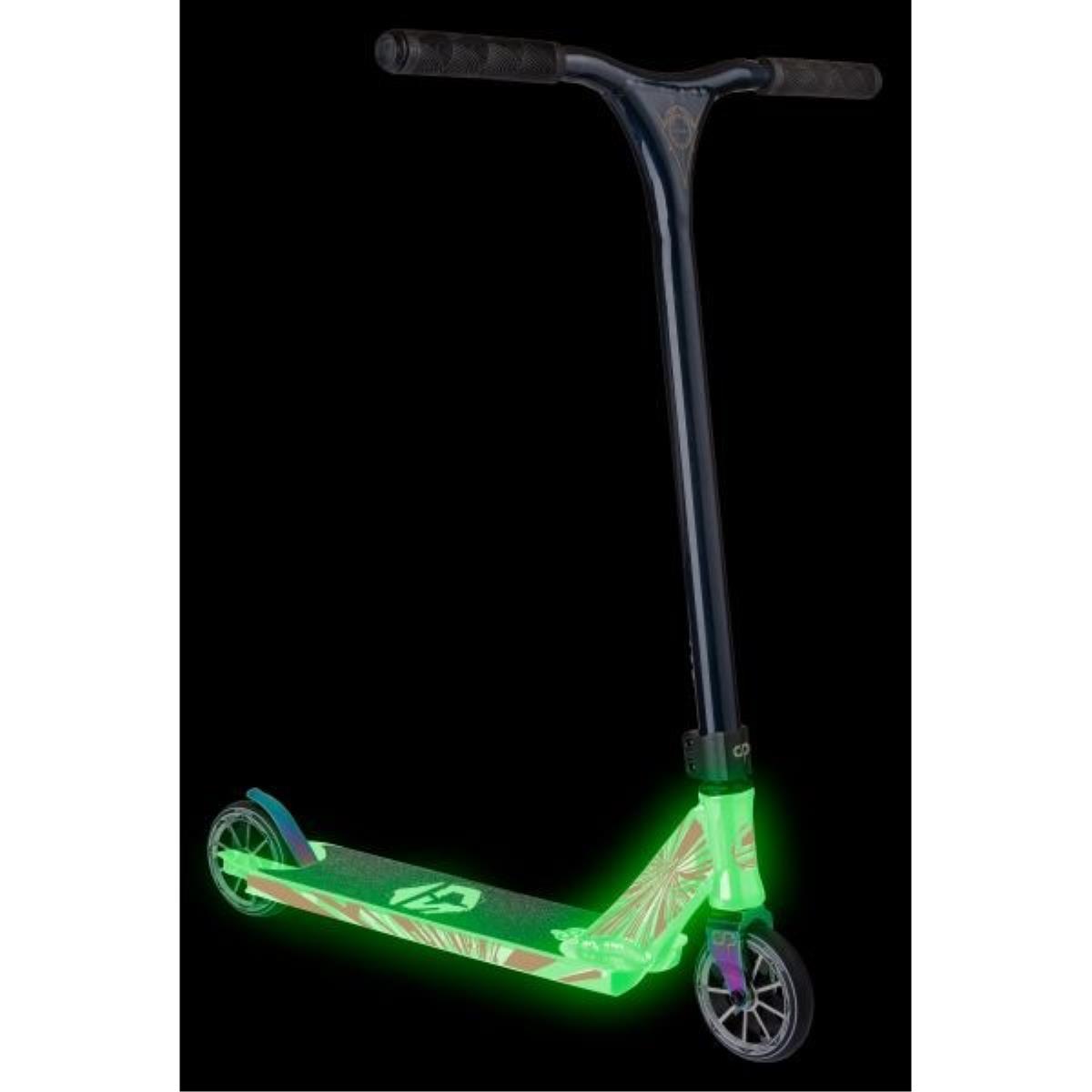 Crisp Scooters Glow In The Dark Ultima 4.5 White / Dark Blue Metallic