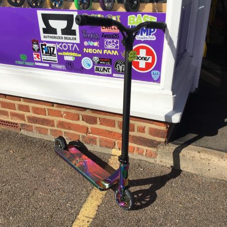 BLUNT OIL SLICK CUSTOM  £200.00